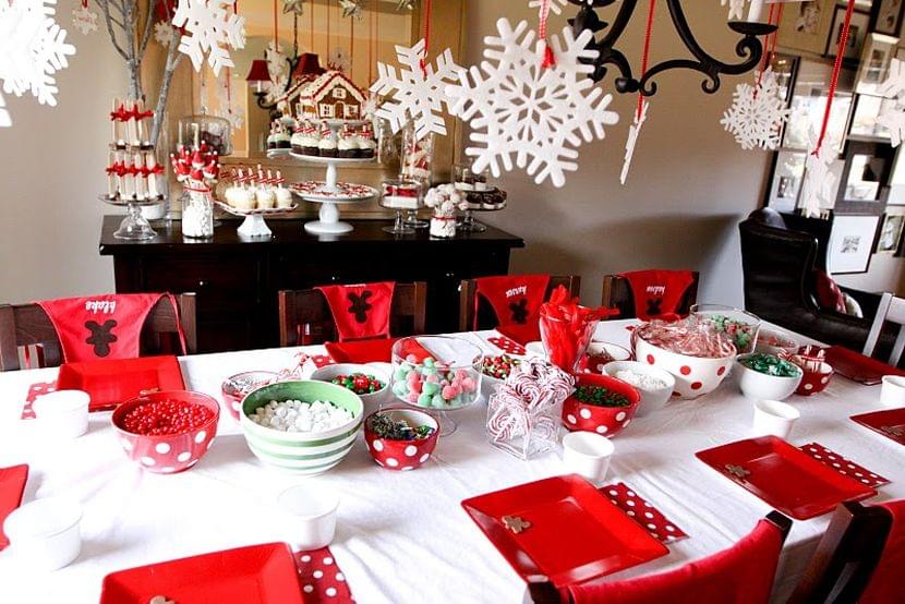 kerst-feestdagen-inspiratie-tafel-dekken-rood-traditioneel