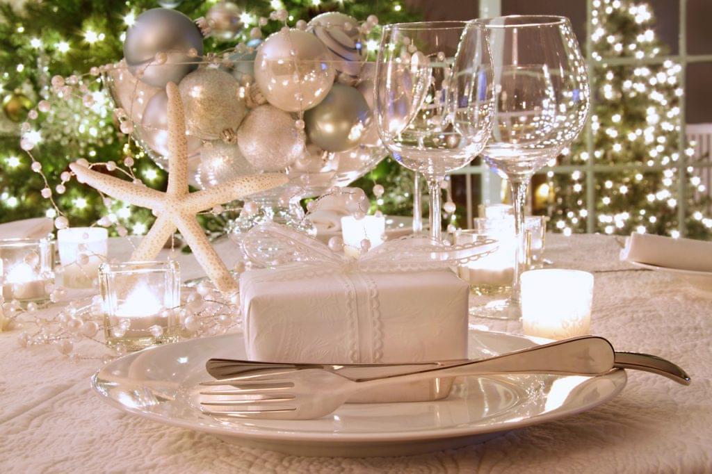 Foto: kerst-feestdagen-tips-ideeen-tafel-dekken-decoratie-woonaccessoires-feestdagen