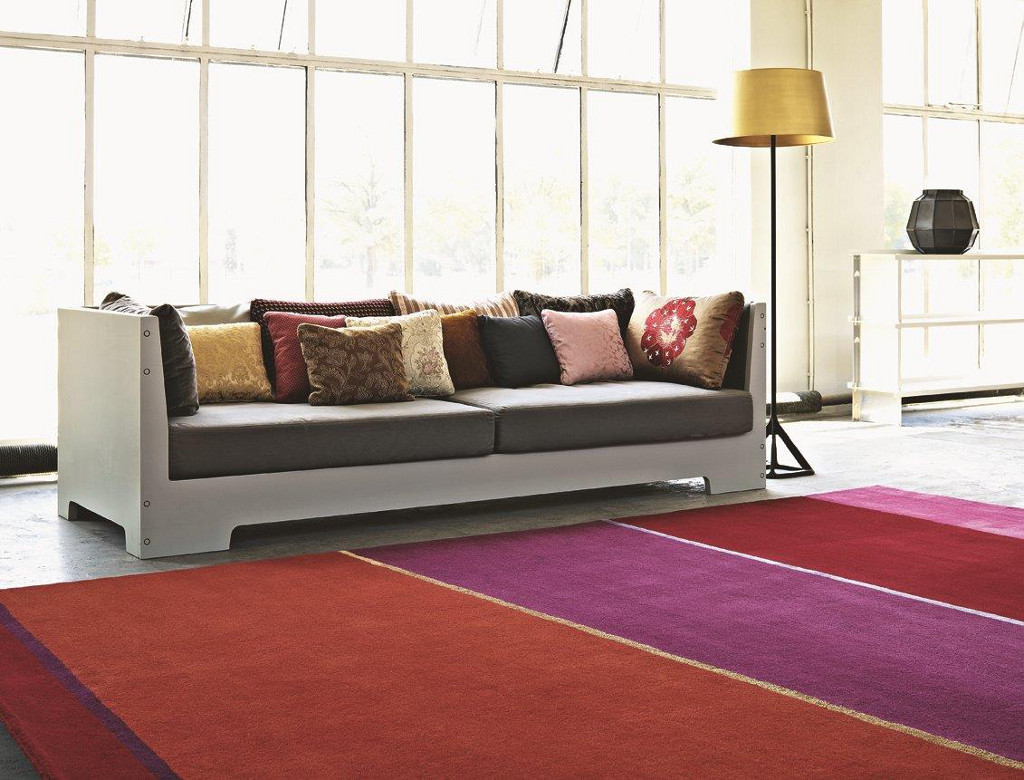Dit vloerkleed van Brink & Campman, Estella Horizon, is een hoogpolig geweven wollen vloerkleed in ton-sur-ton kleur.