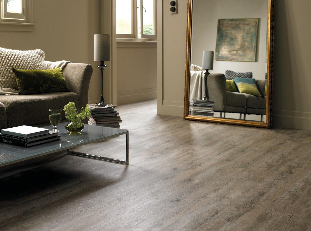 Bij vloeren van Designflooring heb je de voordelen van een kunststofvloer gecombineerd met het karakter van echte houten planken.