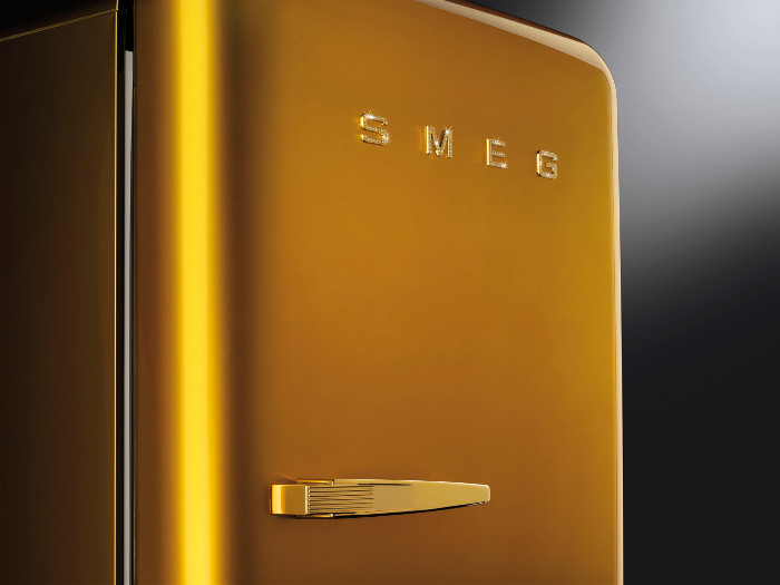 Smeg koelkast FAB28RDG 'Swarovski Gold'.