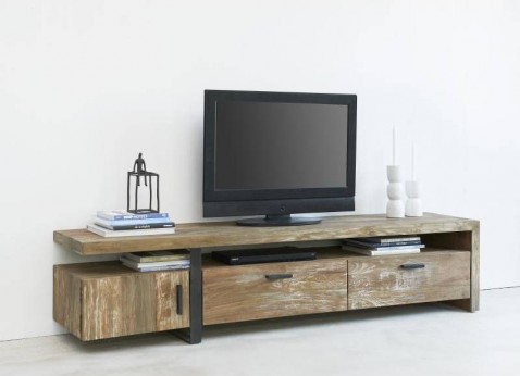 Foto : Tv-meubel: ruim apparatuur, snoer en afstandsbediening op