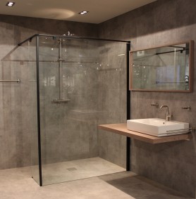 Foto : Mat zwarte inloopdouche Kuadra H: hoogwaardig Italiaans design in de badkamer
