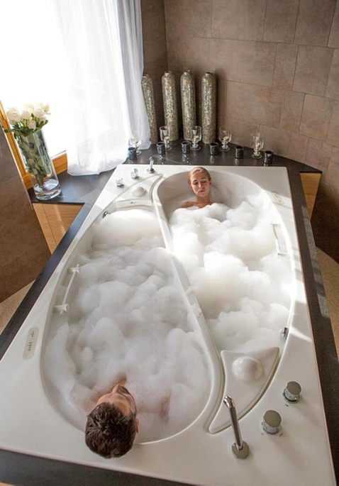 Foto : Whirlpool: ontspannen met krachtige massagejets en weldadige bubbels