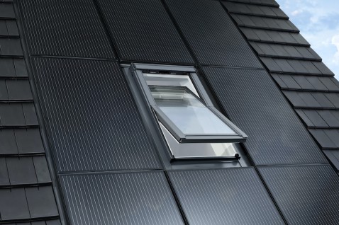 Foto : Nieuwe integratie VELUX dakramen in Viridian Solar indakzonnepanelensysteem