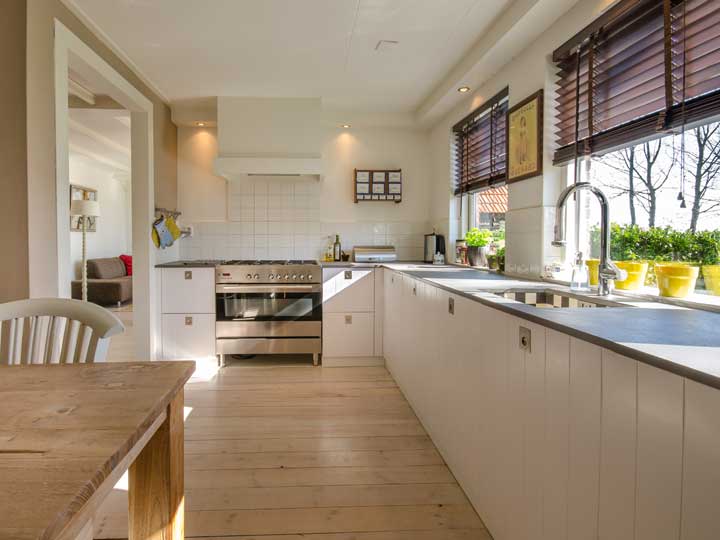 Foto: zo-maak-je-je-jaloezieen-echt-goed-schoon