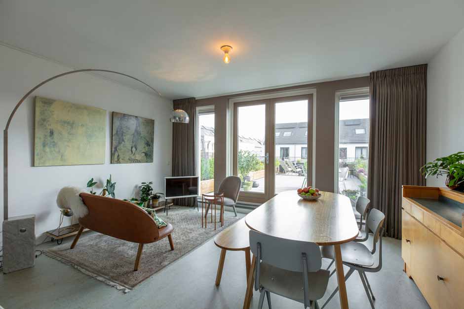 Foto: Supergezond-Marmoleum-van-Forbo-Flooring-in-de-woonkamer-van-een-duurzaam-woonhuis-in-Diemen_-fotocredits-Michael-Van-Oosten