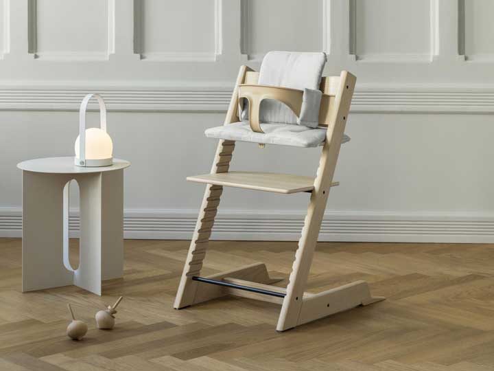 Foto: Tripp-Trapp-kinderstoel-stokke-Nordic-Grey-kussens