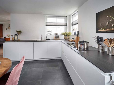 Foto : Keuken met luxe keukenapparatuur