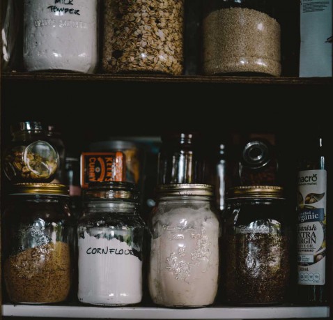 Foto : Zo deel je je voorraadkast slim en overzichtelijk in!