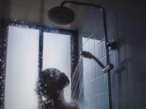 Foto : Onverwachts koude straal is Neerlands grootste douche-ergernis