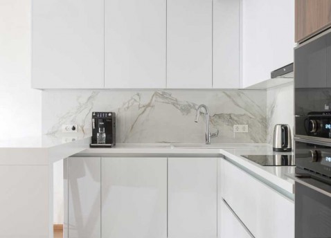 Foto : Zo kun je vet van je keukenmuren verwijderen