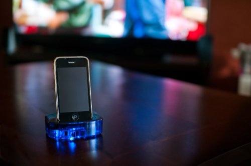 Met het RedEye systeem kunnen bijna alle apparaten die met een gewone afstandsbediening werken zoals TV’s, DVD-spelers, receivers, airconditioners, kabel- en satellietontvangers met een iPhone, iPad of iPod Touch bediend worden.