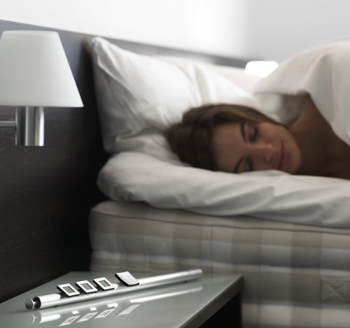 Bang & Olufsen introduceert een opvallende, elegante wekker en sleep timer in één; net zo plezierig om te zien als te gebruiken.