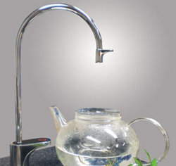 Snel en veilig koken water? Dat kan met de nieuwe kokend-waterkraan “Aquaspot” van Inventum.