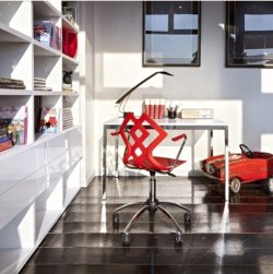 Bent u die oude, kleurloze en wat saaie bureaustoel ook zo zat? Ontbreekt het uw kantoor of vergaderruimte aan sfeer en uitstraling? Kom dan eens een kijkje nemen bij een van de partners van Concept Chair.