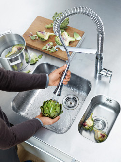 De kraan is het meest gebruikte onderdeel van de keuken. Gemak en design spelen een steeds belangrijker rol bij de keuze van een keukenkraan. Grohe introduceert daarom de K7 serie keukenkranen die deze elementen in zich heeft.