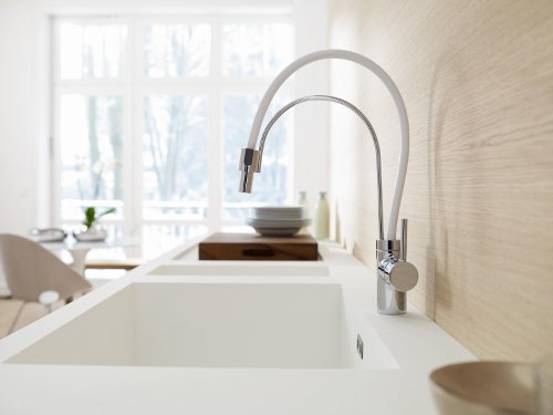 Naast het succesvolle KLUDI ESPRIT Home Bath Concept zijn nu ook KLUDI ESPRIT keukenmengkranen leverbaar. Een logische stap omdat Kludi een keukenmengkraanspecialist bij uitstek is.