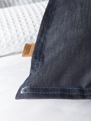 Beddenfabrikant introduceert boxspring in jeansstijl.