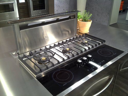 KitchenAid ontwerpt exclusieve afzuigkap die in het werkblad kan schuiven.