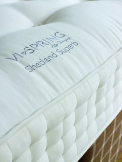 Vi-Spring, de luxe beddenfabrikant, is bekroond met het woolmark-label voor zijn luxe wolbedden.