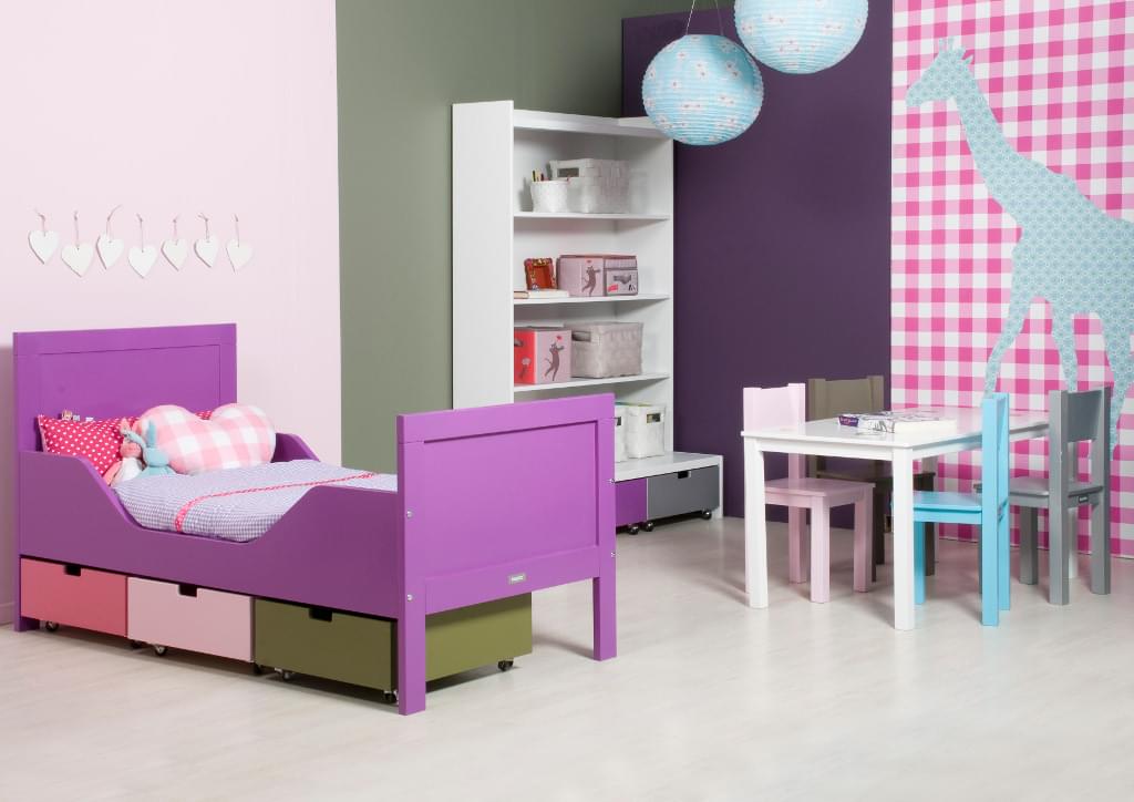 De serie Mix & Match van Bopita is uniek door de enorme keuze aan kindermeubelen, maar liefst 34 verschillende artikelen, die ook nog eens allemaal verkrijgbaar zijn in de meest uiteenlopende, vrolijke kleuren.