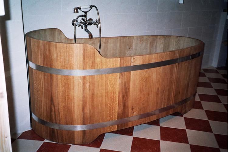 Een houten bad van Baden van Hout is de stijlvolle blikvanger in jouw badkamer, met eigenschappen zoals een goede isolatie en een harmonieuze  uitstraling.
