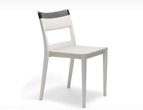Ontworpen door Philippe Starck voor DEDON, de wereldleider in handgeweven outdoor meubilair, zijn de PLAY stoelen een samenkomen van twee tegengestelde maar ook onderling verwisselbare design ideeën.