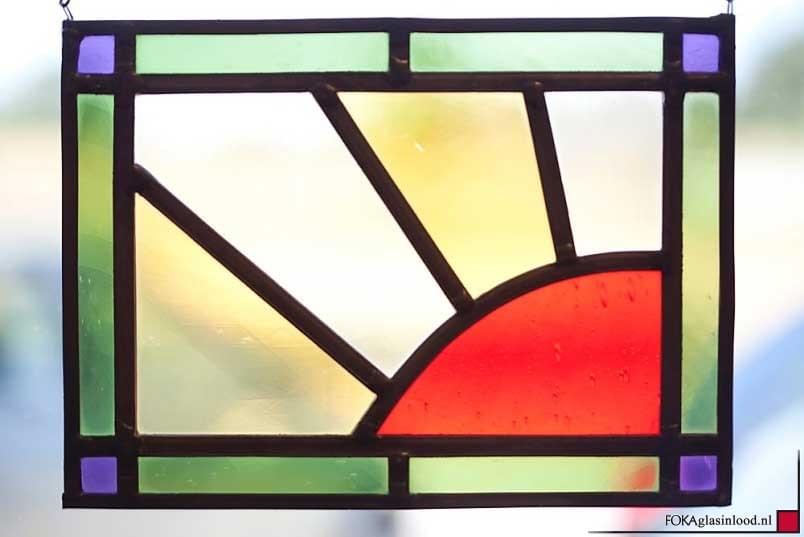 Overal zie je ze: glas-in-loodramen en -deuren met warme kleuren in stijlvolle ontwerpen. Foka-Glas is specialist in glas-in-lood en Tiffany en is een begrip als het gaat om deze glaskunsten.