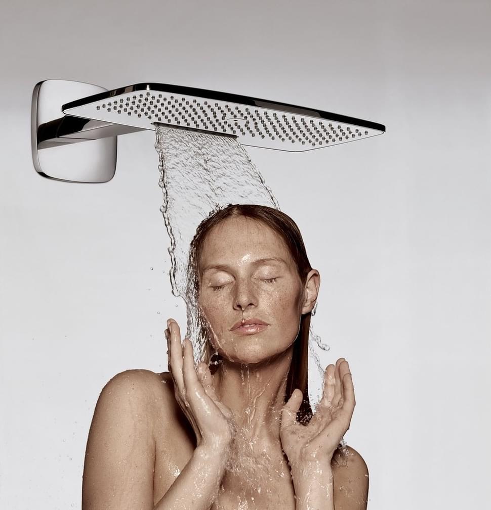 De trend van grote hoofddouches met hun intense douchebeleving zet zich onverminderd voort. Hansgrohe ontwikkelde voor haar succesvolle Raindance programma het nieuwe douchesysteem Raindance AIR Showerpipe iBox.  www.trendir.com