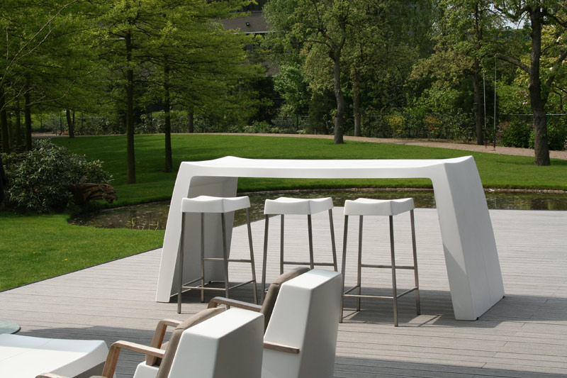 De Nederlandse fabrikant van originele, moderne meubels One to Sit introduceert een kunstzinnig alternatief voor ‘gewoon’ meubilair. Het betreffen unieke kunstwerken uit de Art Furniture collectie.