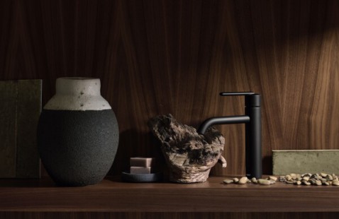 Foto : Balcoon in wit — serene sculpturen voor de badkamer