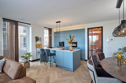 Foto : Keuken met kleur doet het goed in licht appartement