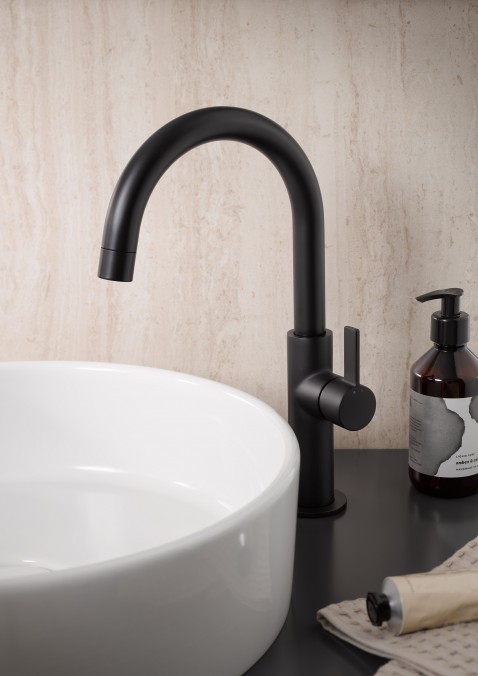 Foto : HSK: Slim design mengkraanserie met doucheset die is beveiligd tegen verbranding