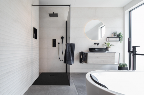 Foto : Creëer een moderne en stijlvolle badkamer met de juiste douchevloer