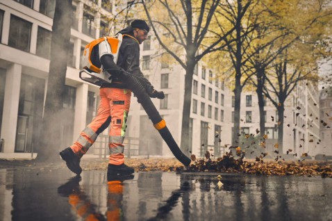 Foto : STIHL BRA 500 en BRA 600 ruggedragen accubladblazers