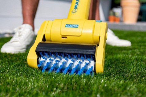 Foto : Nieuwe borstel houdt kunstgras fris en onkruidvrij