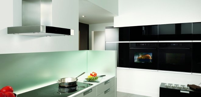Wolf, fabrikant van hoogwaardige kookapparatuur introduceert begin 2012 de nieuwe ?Black Glass E-Serie? in enkele en dubbele oven uitvoering. 