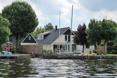 Foto : Bouw woningen aan het water