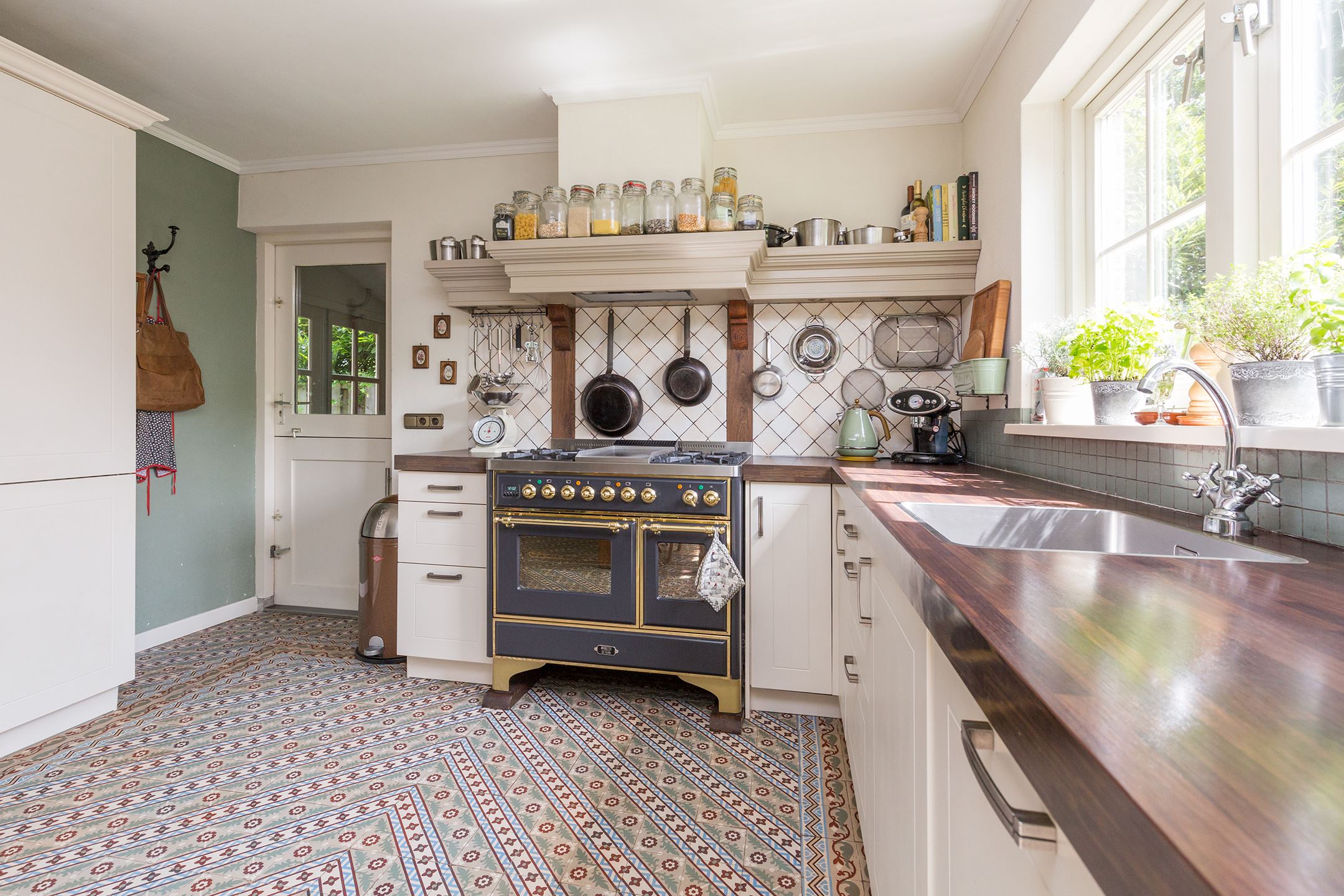 Foto: Wonen.nl floorz oude vloertegels keuken