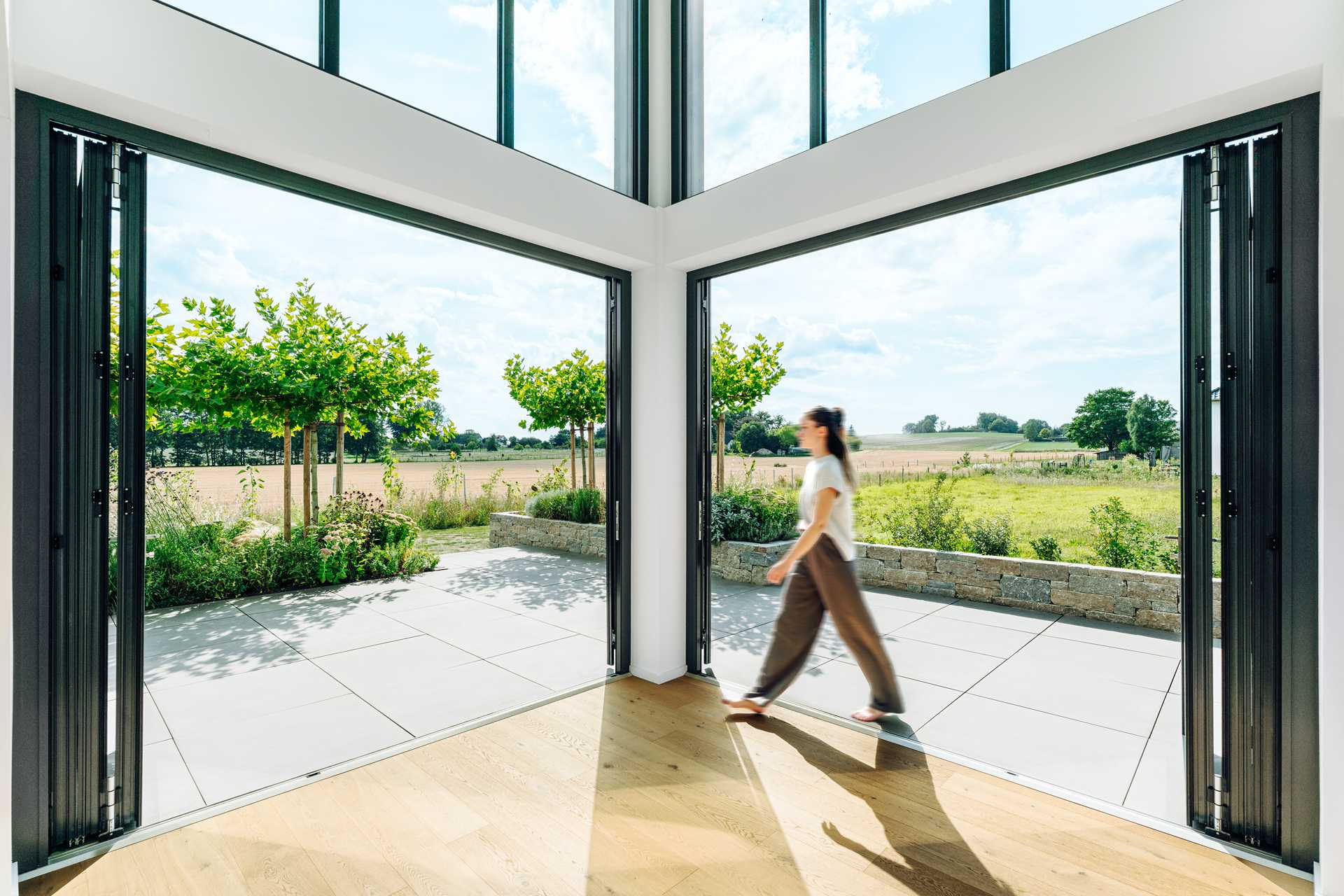 Foto : De eerste zonnestralen in huis: zo haal je buiten naar binnen