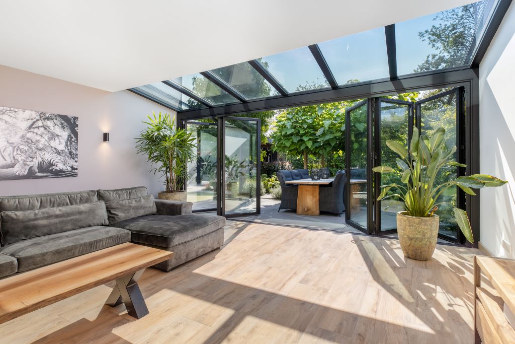 Foto: Wonennl solarlux serre aanbouw met zonwering hoekwoning 3