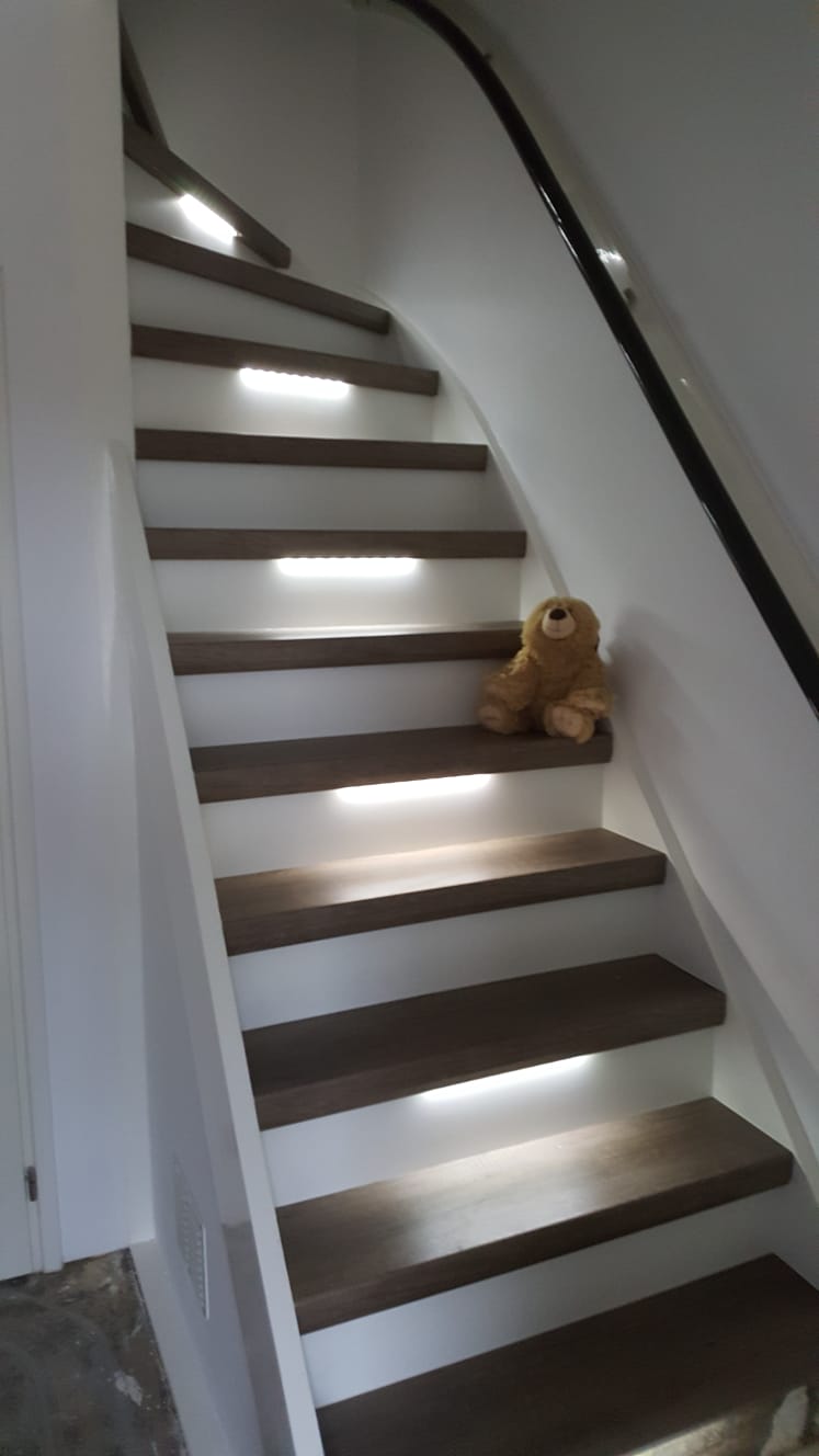 Foto: OW TXT gerookt eiken Witte stootborden LED GROENLO jpg