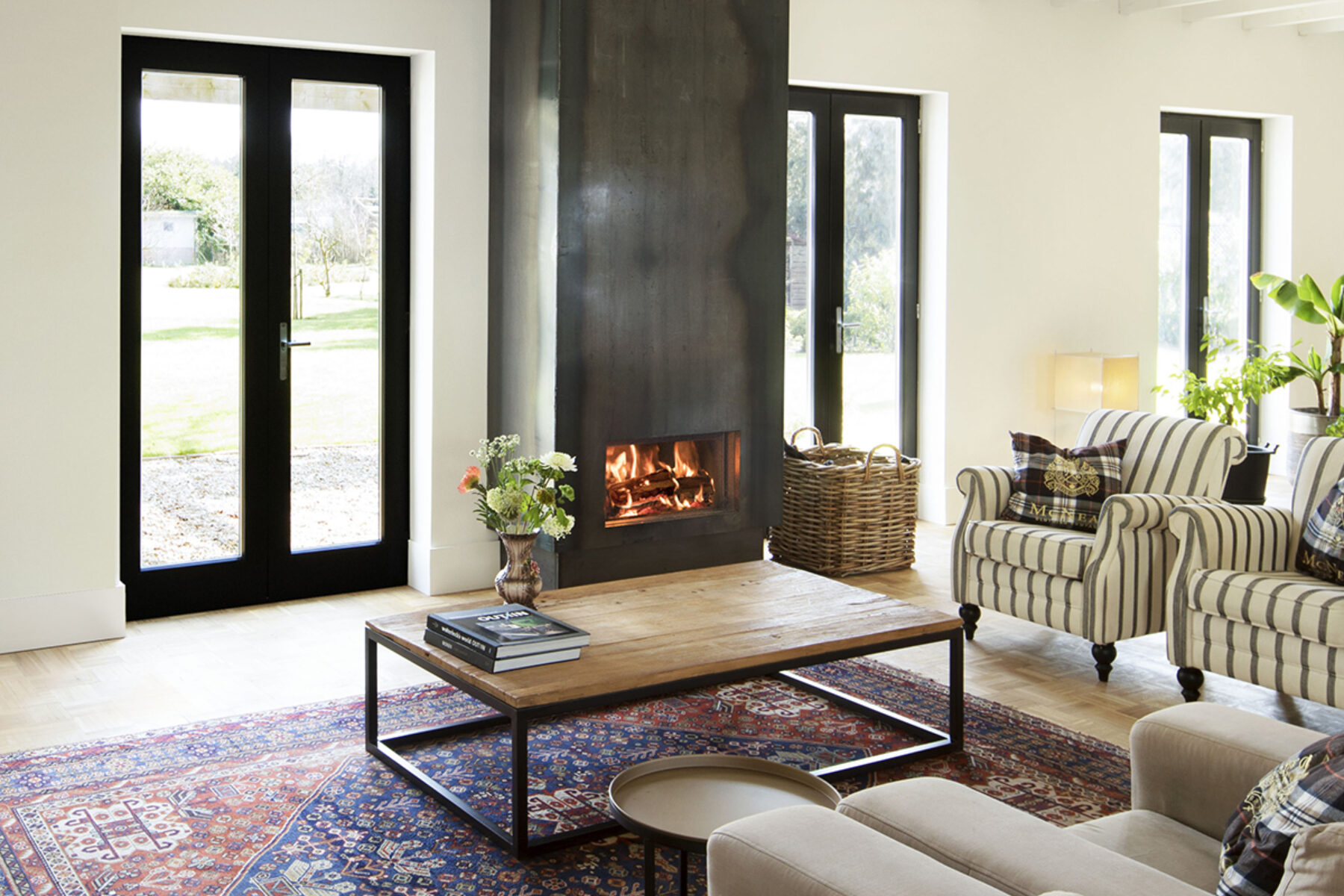 Foto : Strakke front houthaard voor modern interieur