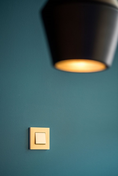 Foto: Niko Pure alu gold   goud kleurig schakelmateriaal