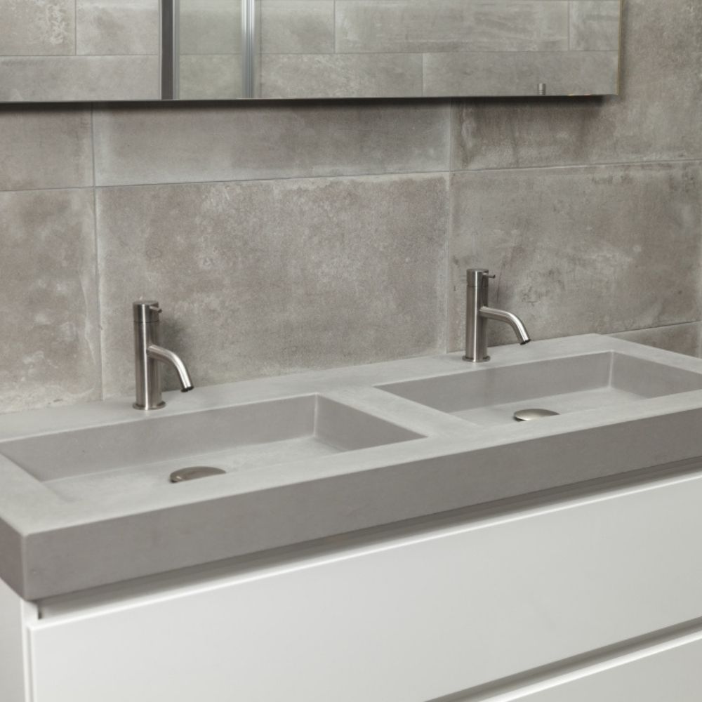 Foto: dubbele wastafel opbouw beton