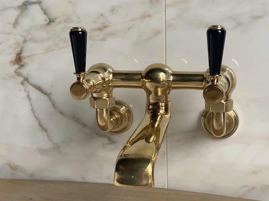 Foto : Windsor Bathrooms | Klassieke badmengkraan in goud
