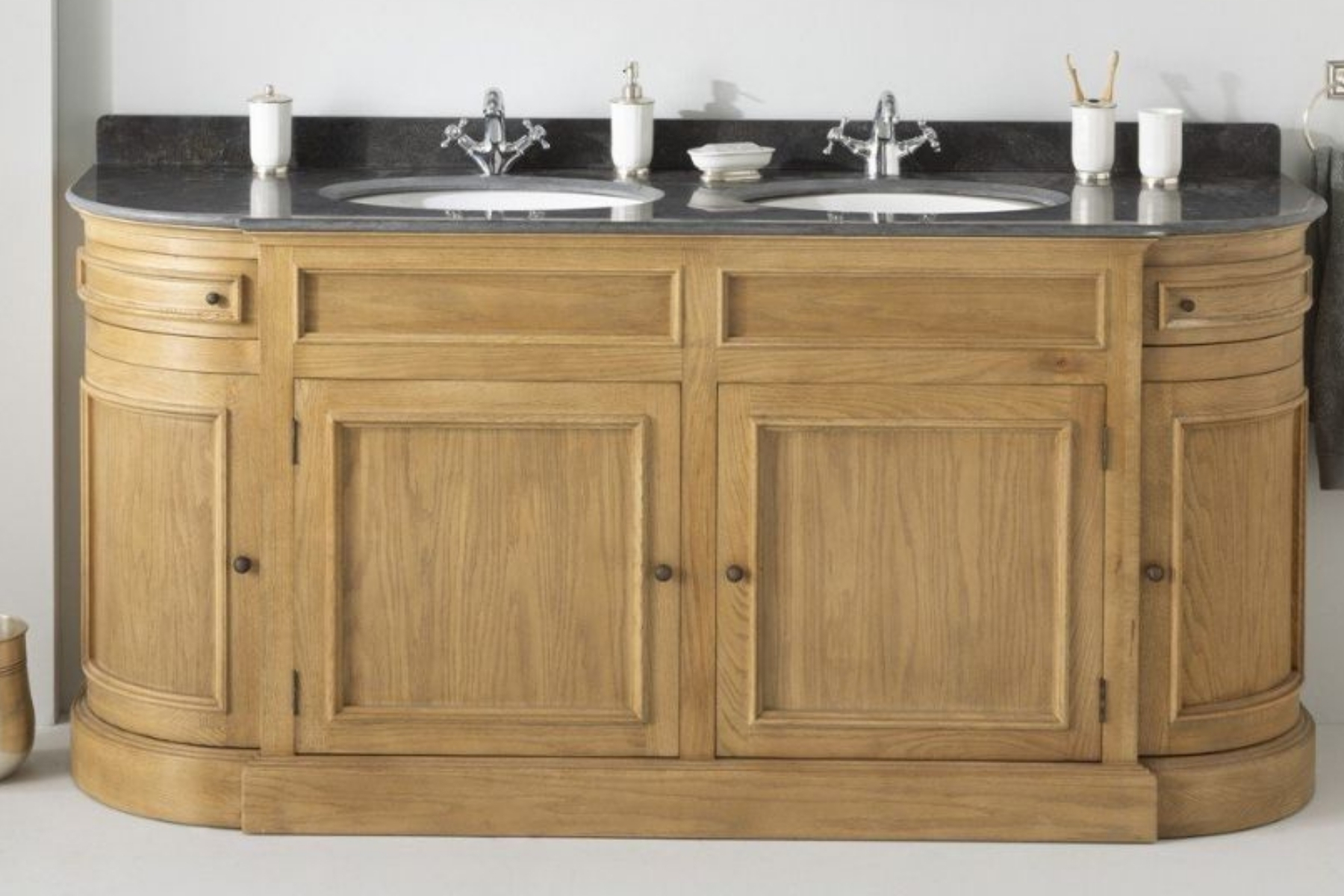 Foto: houten badkamermeubel