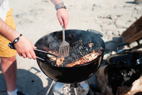 Foto : Hoe gebruik je de Weber Barbecue en Rookoven