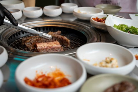 Foto : Barbecue accessoires en barbecue gereedschap: de basis voor buiten koken met gemak